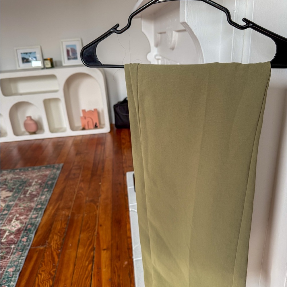 ARITZIA EFFORTLESS PANT CREPETTE SIZE 0 SUNDRIED OLIVE - Picture 4 of 5